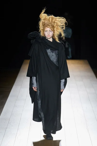 Look 10